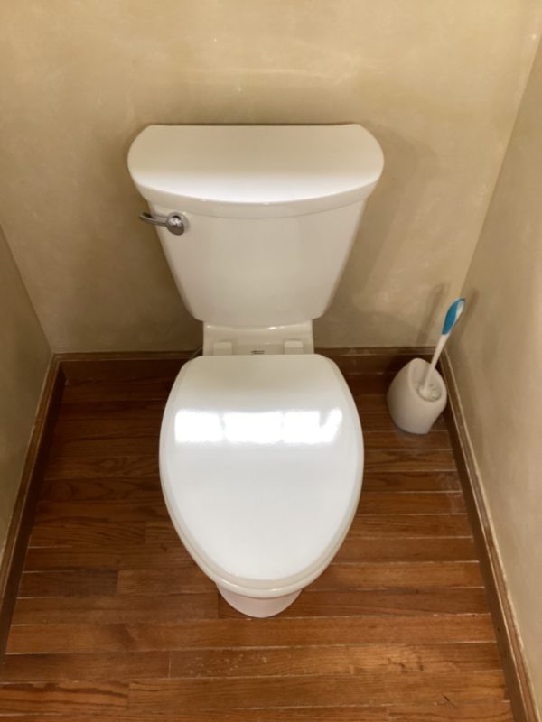 Saffo Toilet